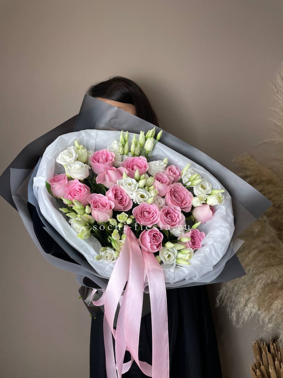 самарский сборный букет из роз и пионов для корпоративного подарка нефтяной компании