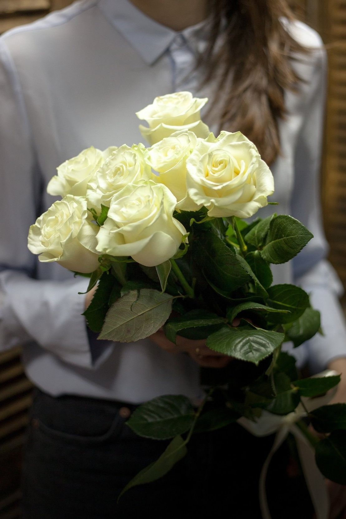 корпоративный букет в нейтральной белой гамме для делового поздравления самарской компании