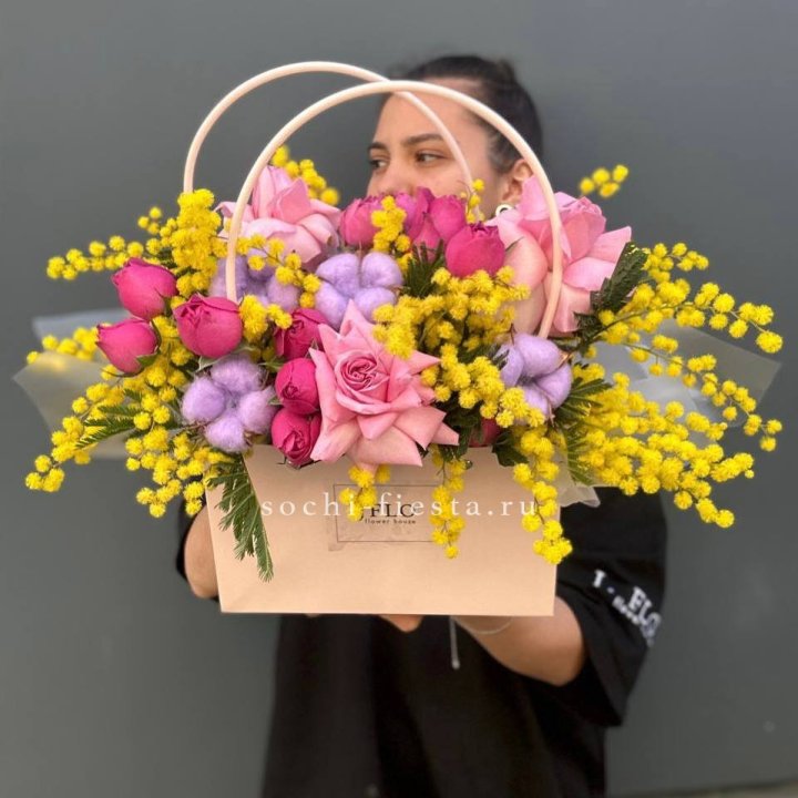 Сумочка мимозы и роз "Примавера" в Самаре