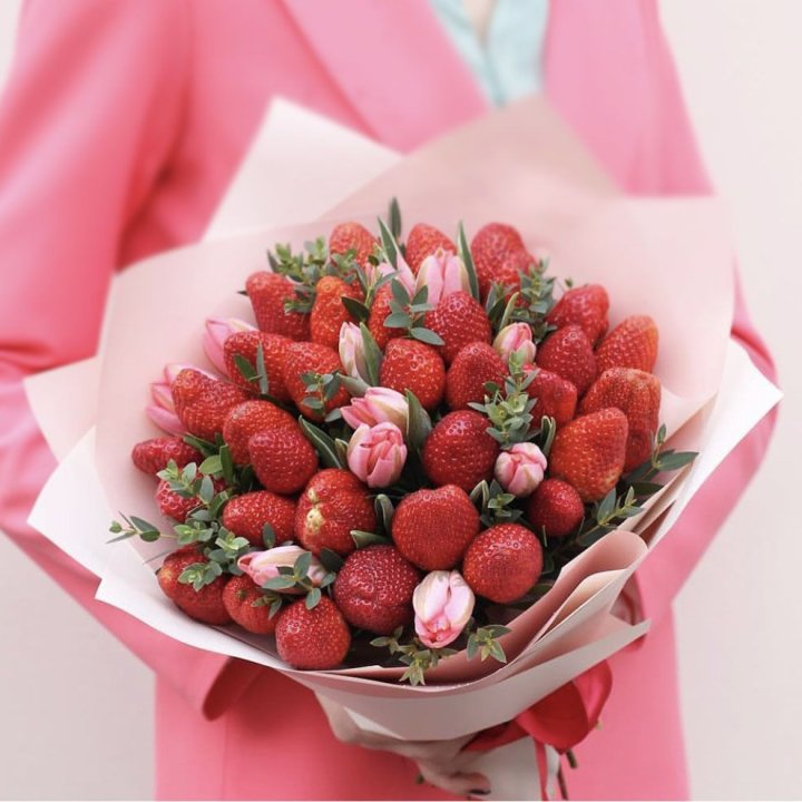 Тюльпаны и клубника в Самаре