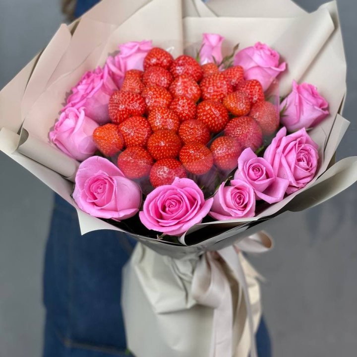 Клубника и розы в Самаре
