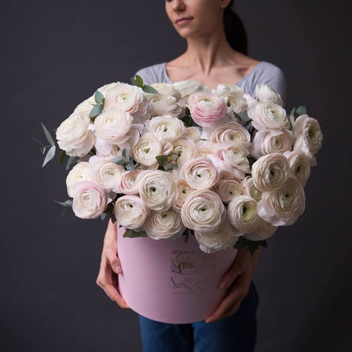 Бокс с ранункулюсами в Самаре