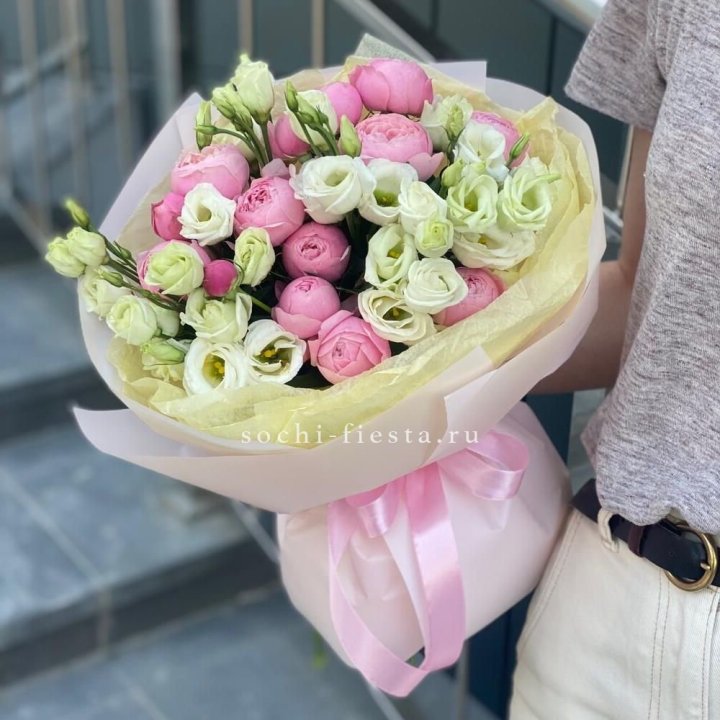 Букет кустовых роз с эустомой в Самаре