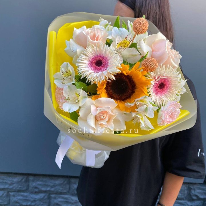 Букет с подсолнухом "Елоу" в Самаре