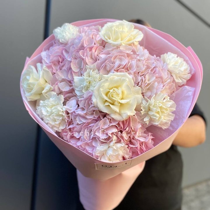  Букет гортензий и роз  в Самаре