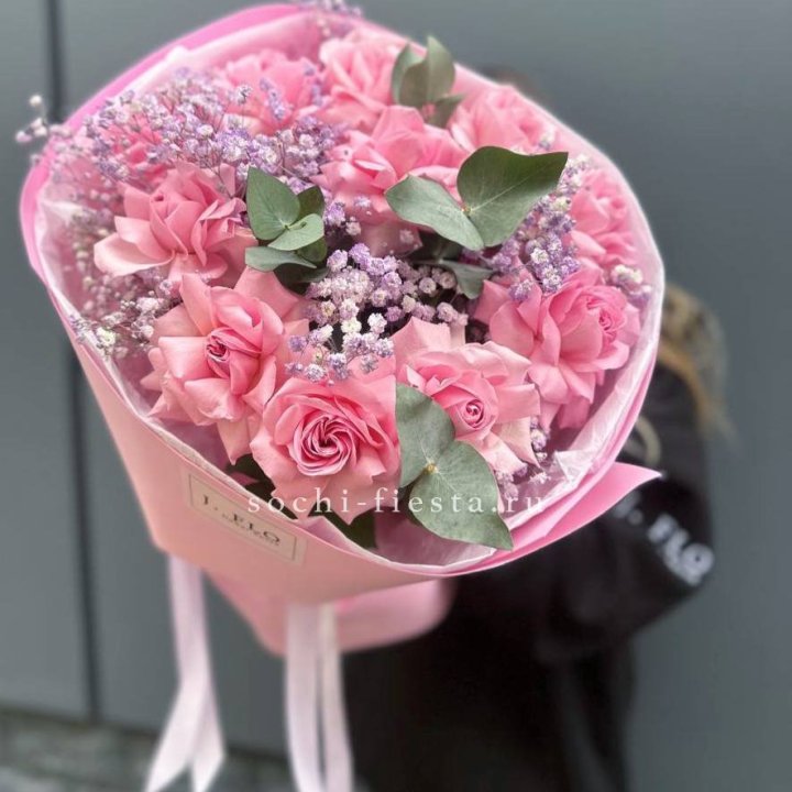 Розовые французские розы с гипсофилой в Самаре