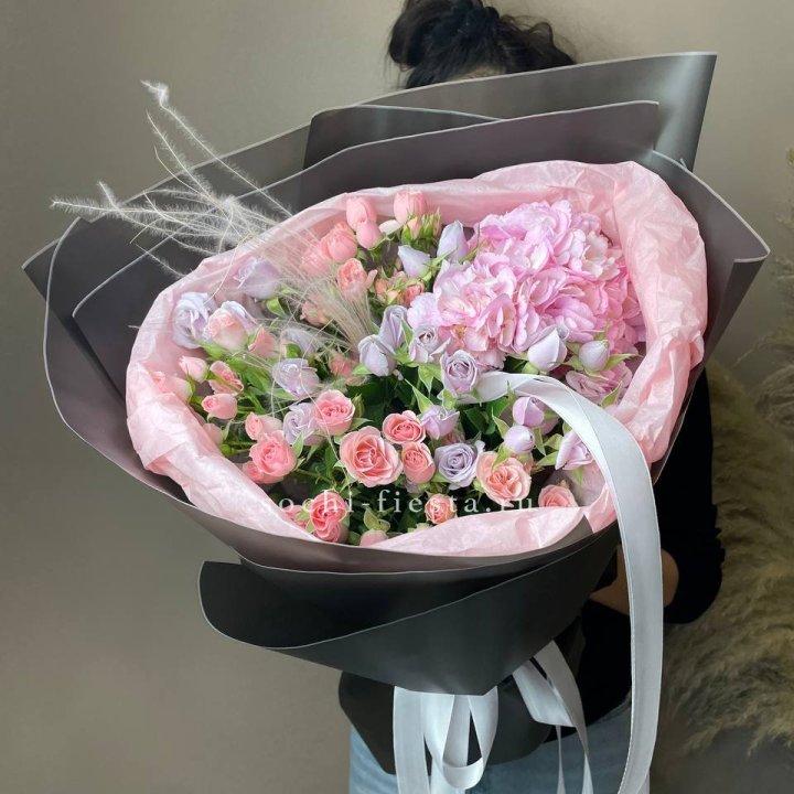  Букет гортензии и роз "Саперави" в Самаре