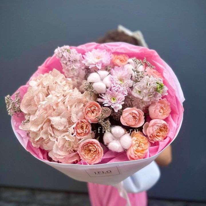 Букет гортензии и кустовых роз "Абрассо" в Самаре