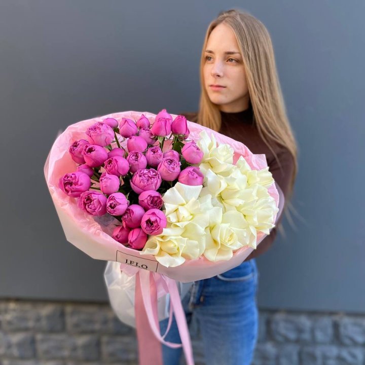 Дуо белых и кустовых роз в Самаре