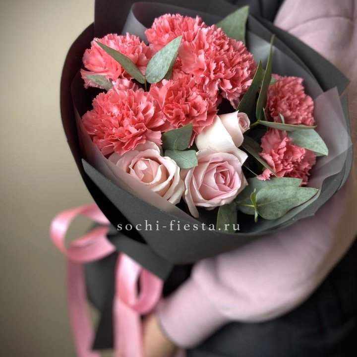 Букет из роз и диантусов "Пенелопа" в Самаре