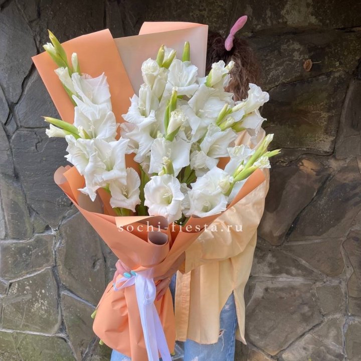 Букет белых гладиолусов  в Самаре