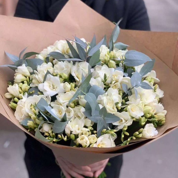 51 фрезия с эвкалиптом в Самаре