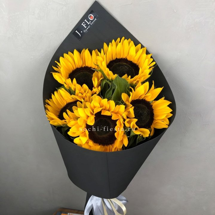 Букет из 5  подсолнухов в Самаре