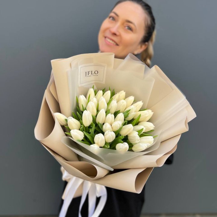 35 белых тюльпанов в Самаре