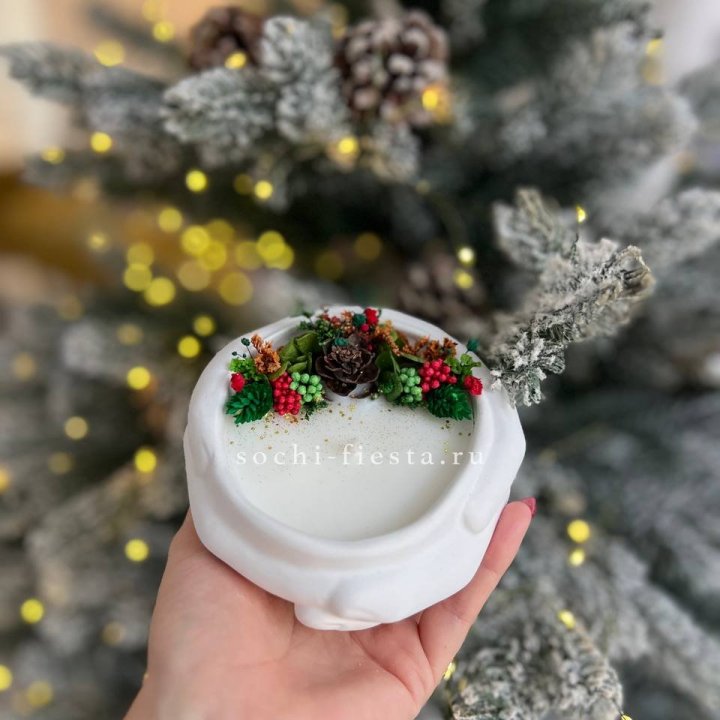 Свеча ароматическая в гипсе Руки с шишкой в Самаре