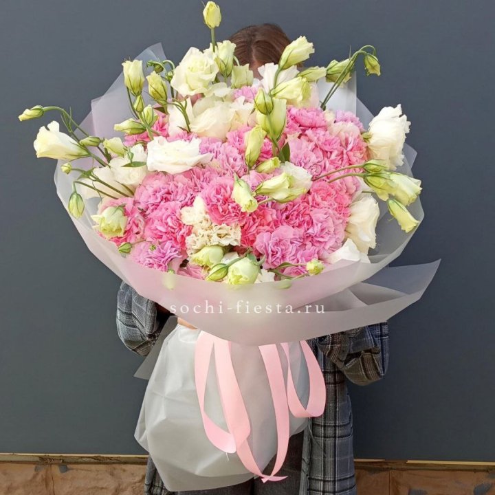 Букет из эустом и диантусов  в Самаре