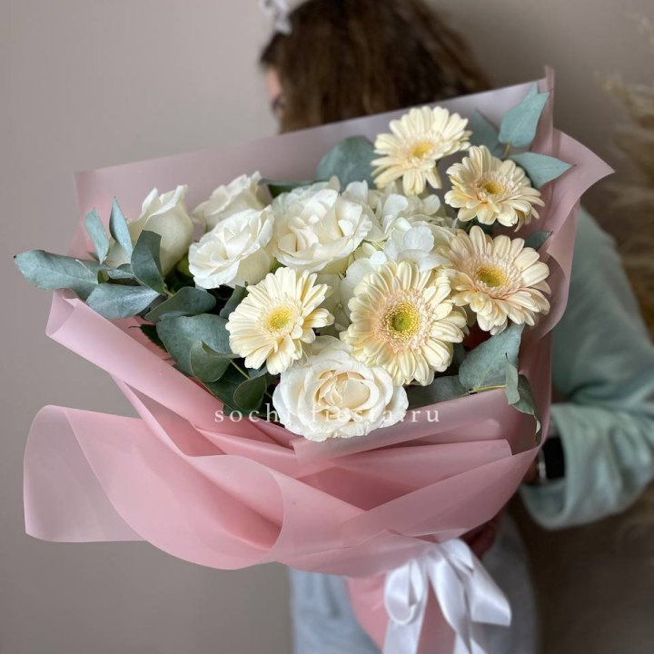 Букет роз, гортензии, гербер  в Самаре