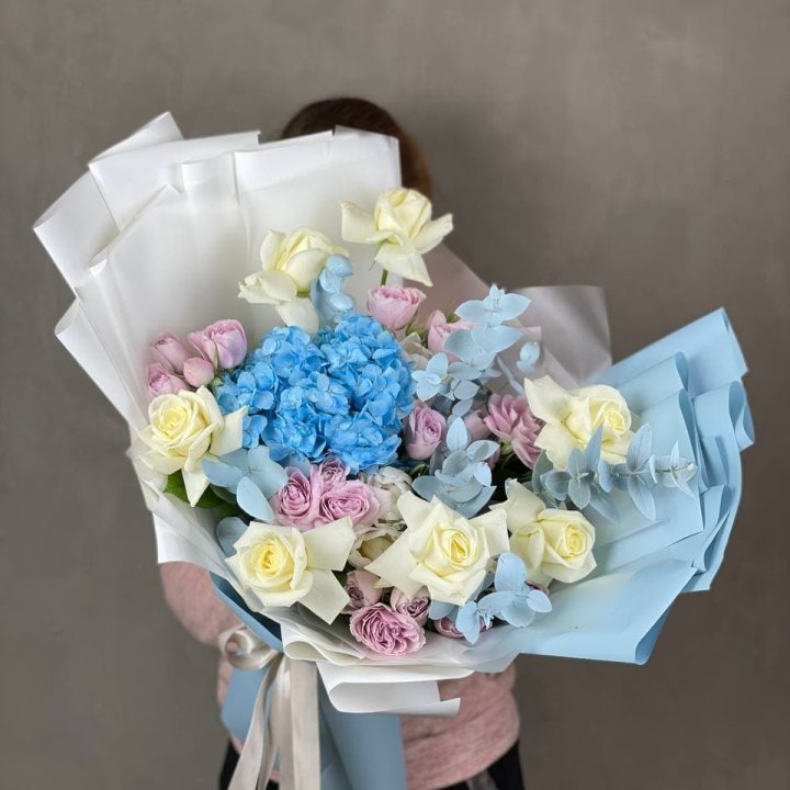 Дизайнерский букет "Блю скайфорт" в Самаре