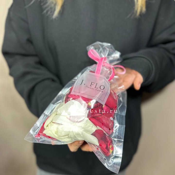 Лепестки роз в Самаре