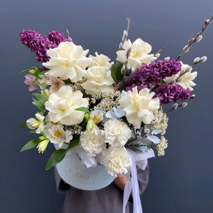 Цветочный бокс Французских роз и Сирени в Самаре