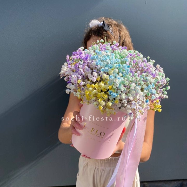 Радужные гипсофилы в шляпной коробке в Самаре