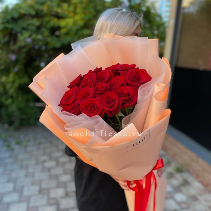 15 голландских роз в оформлении в Самаре