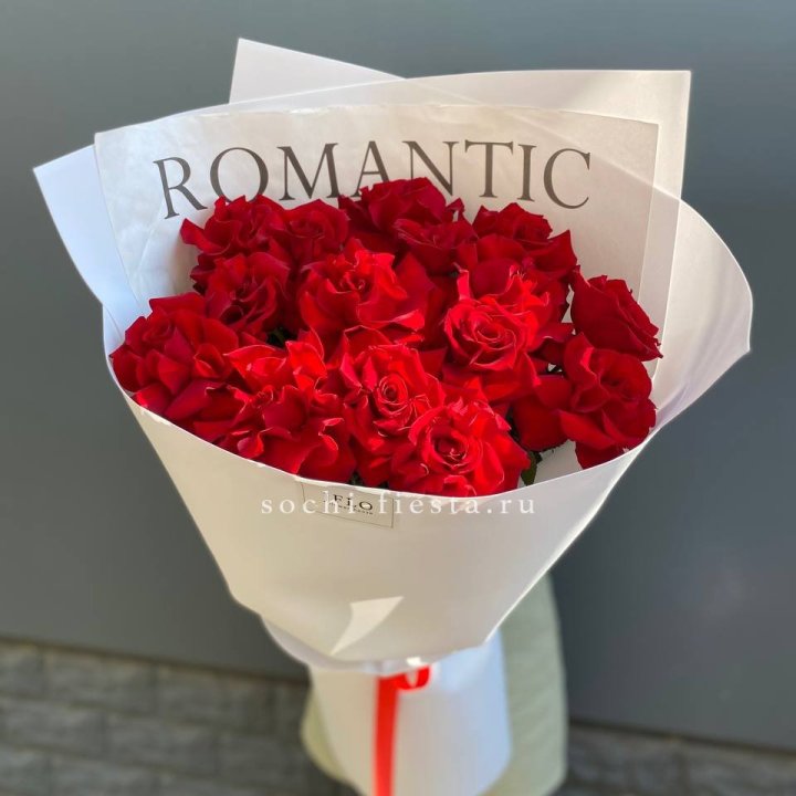 19 высоких роз в оформлении в Самаре