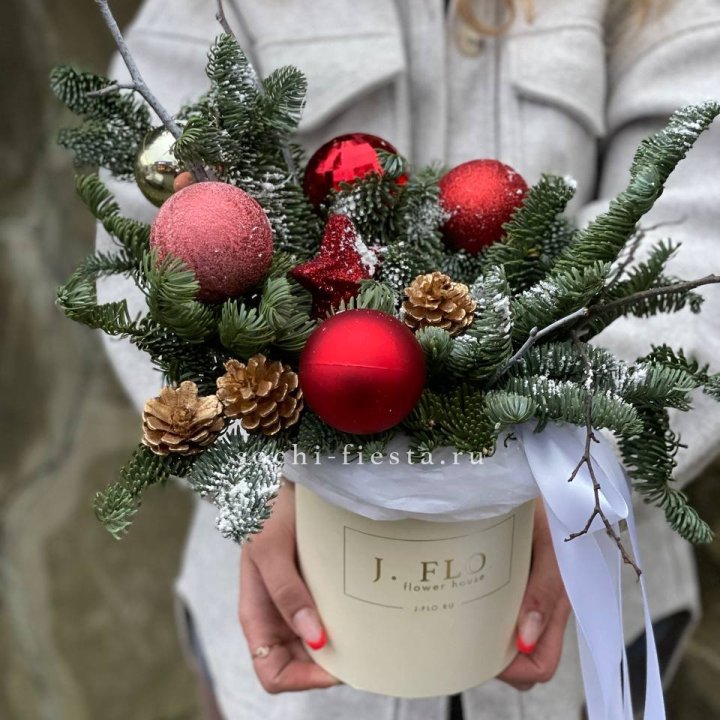 Новогодняя композиция в коробке ред в Самаре