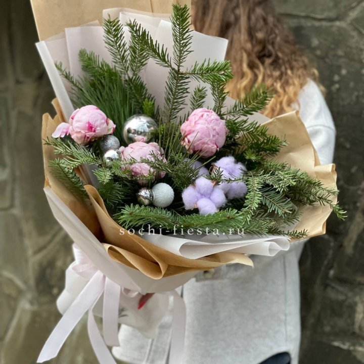 Новогодний букет с пионами  в Самаре