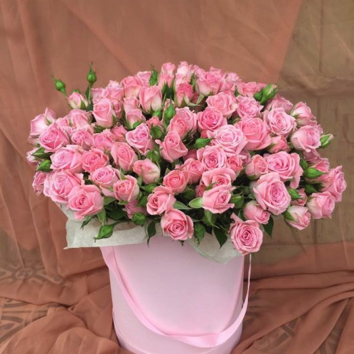 Кустовые розы в коробке в Самаре