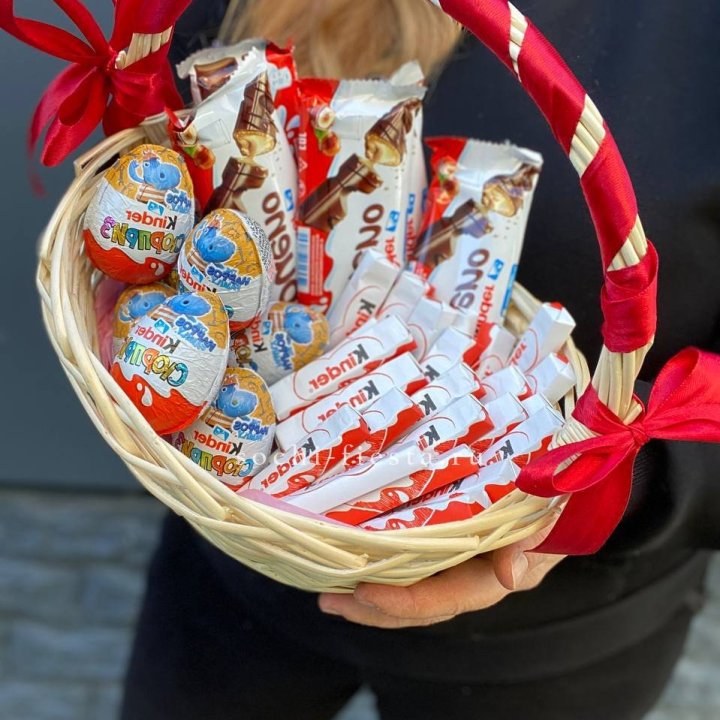 Корзина с киндерами  в Самаре