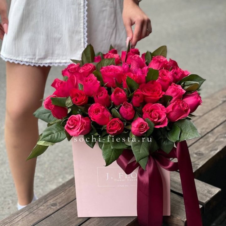 55 алых роз в кубе в Самаре