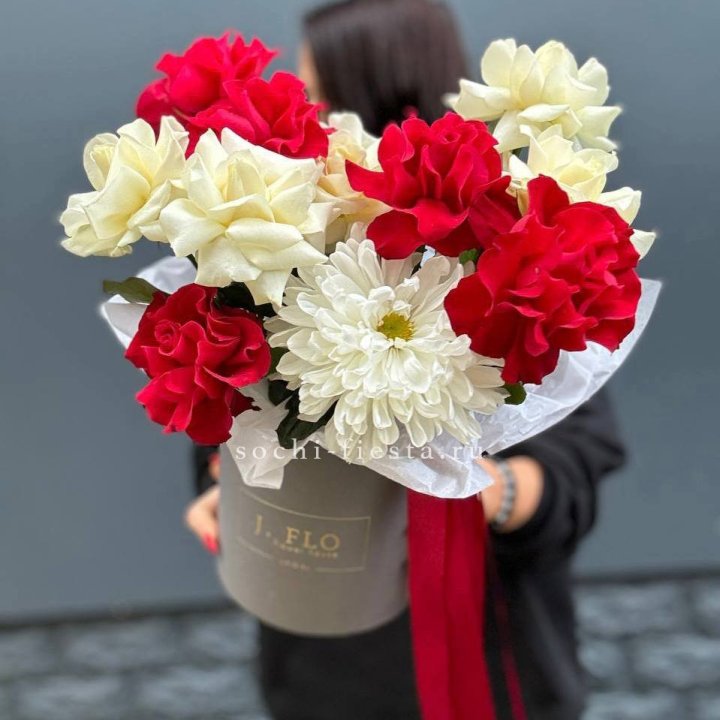 Французские розы с хризантемой в боксе в Самаре