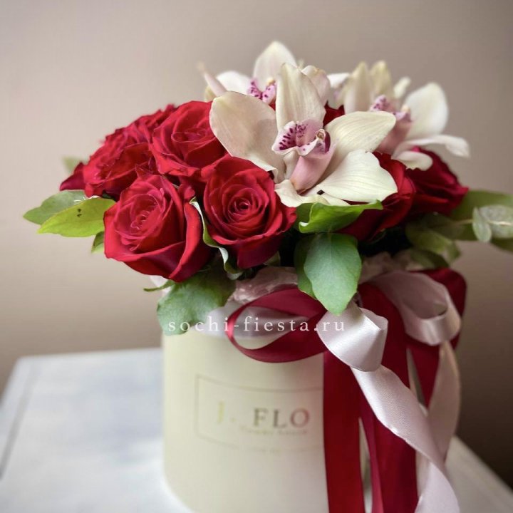 Розы и орхидеи в боксе в Самаре