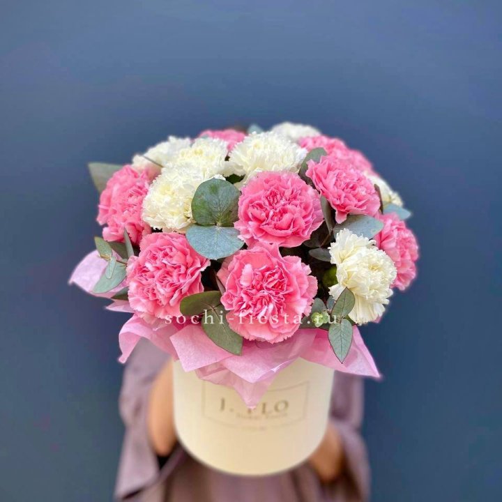 Диантусы в цилиндре в Самаре