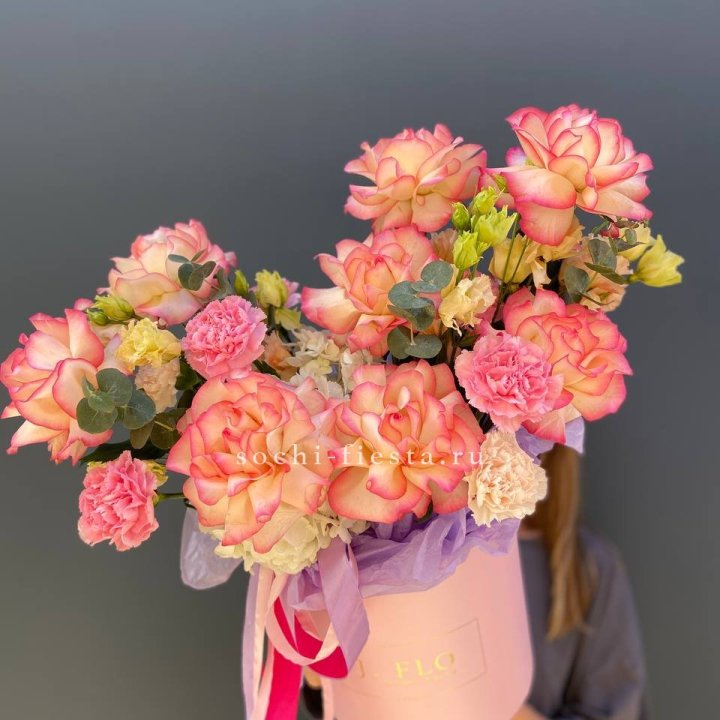 Бокс нежный с розами в Самаре