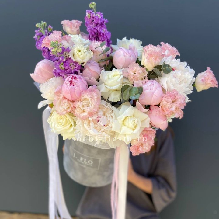 Дизайнерский цилиндр с пионами "Ривьера" в Самаре