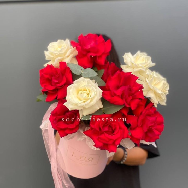 13 Французских роз в боксе в Самаре