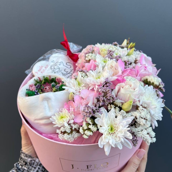 Цветы и свеча в коробке в Самаре