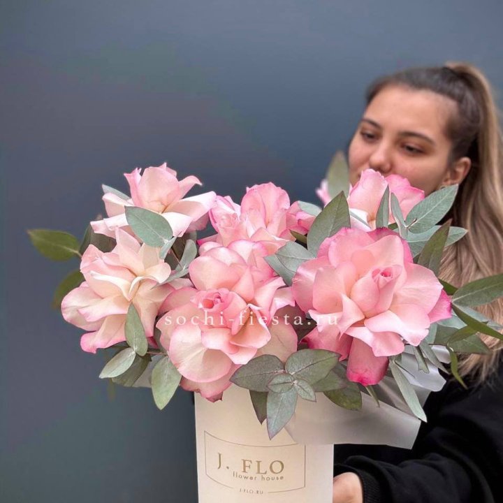 7 Французских роз в боксе в Самаре