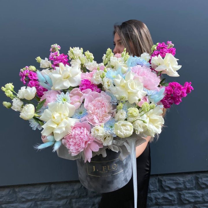 Дизайнерский цилиндр "Пионы гарден" в Самаре