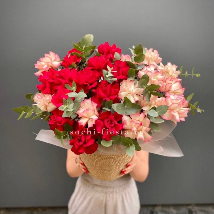 25 Французских роз в джутовом кашпо  в Самаре