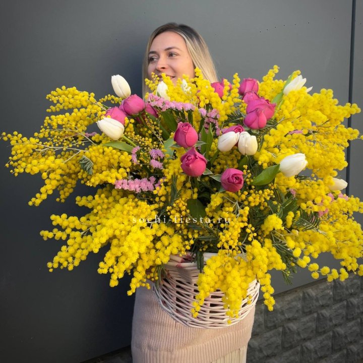 Цветочная корзина с мимозой "Спринг" в Самаре