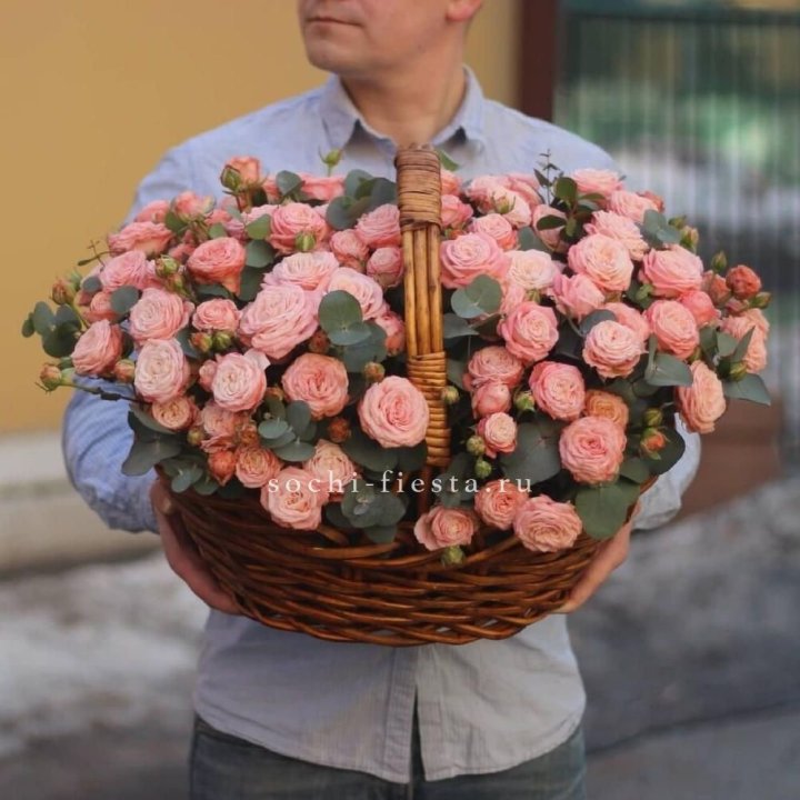 Корзина из 101 пионовидной розы в Самаре