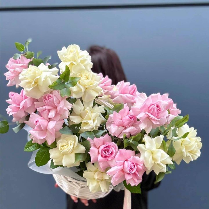 25 Французских роз в корзине в Самаре