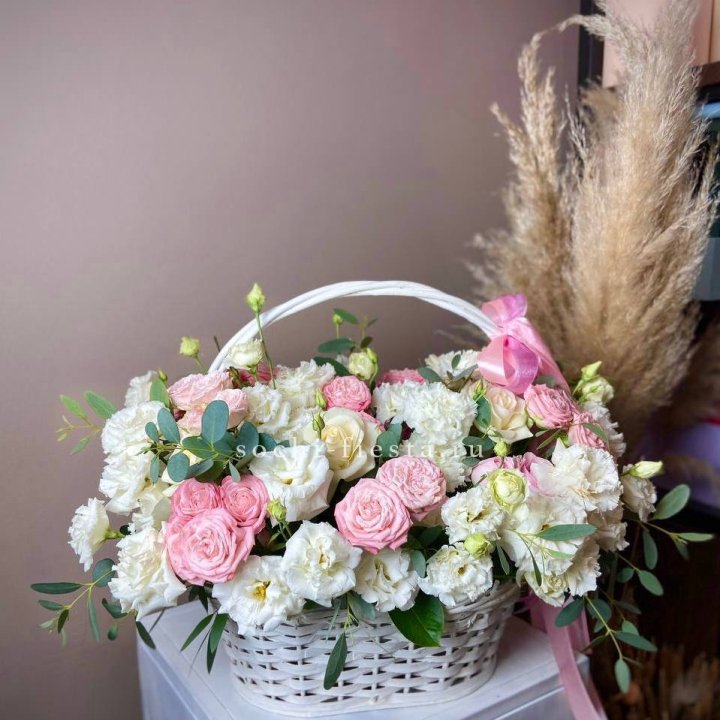 Цветочная корзина "Пинки вайт" в Самаре