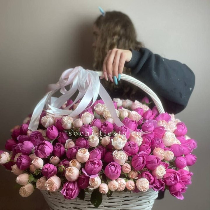 Премиум корзина пионовидных кустовых роз в Самаре