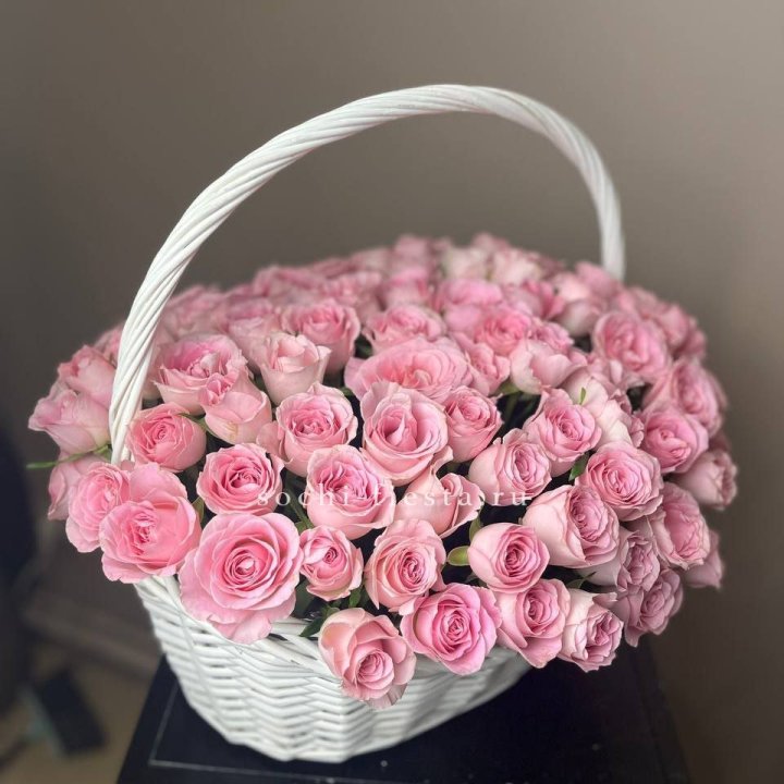 101 розовая роза в корзине в Самаре