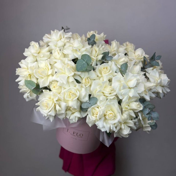 37 белых роз в боксе в Самаре