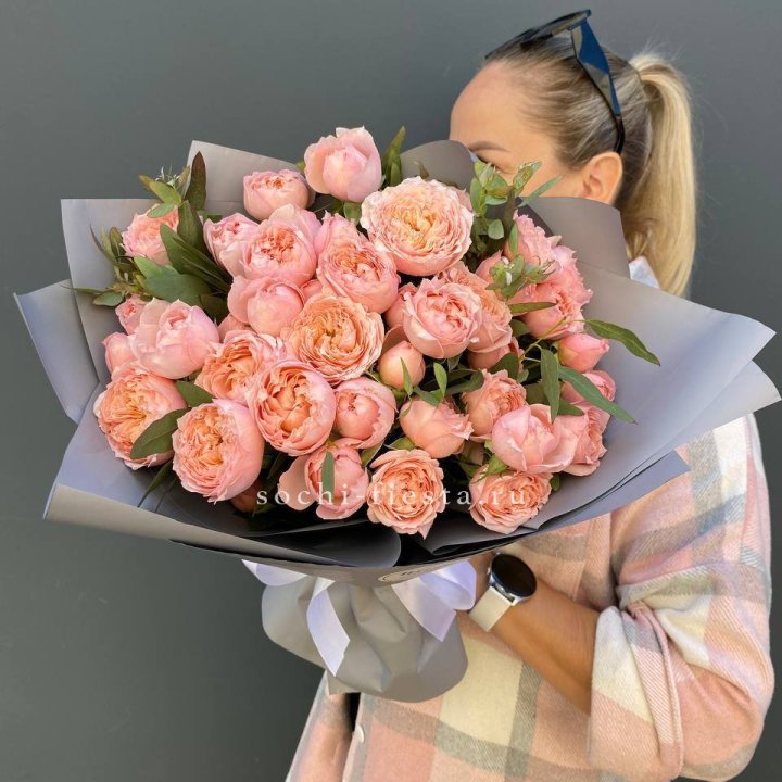 Букет с пионовидными розами "Пивайн" в Самаре